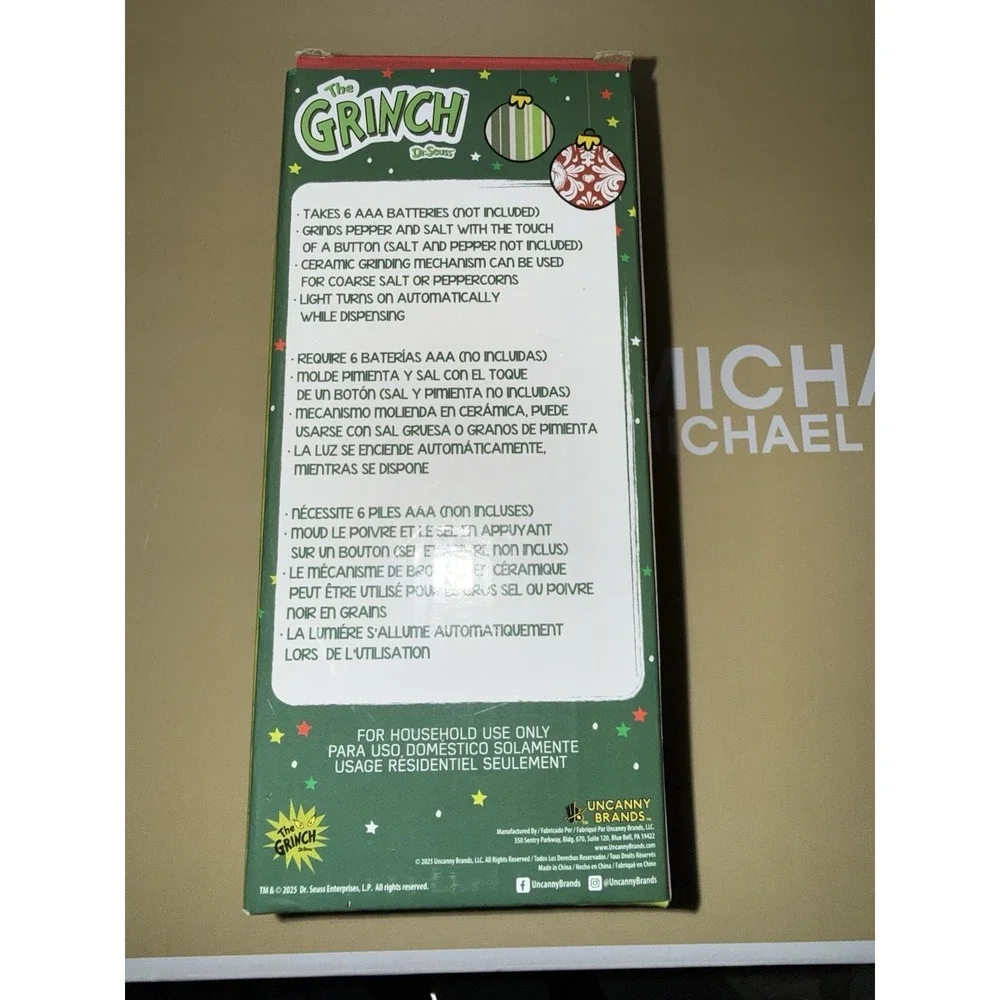 The‎ Grinch Battery Operated Salt and Pepper Grinder Christmas Decor New In Box